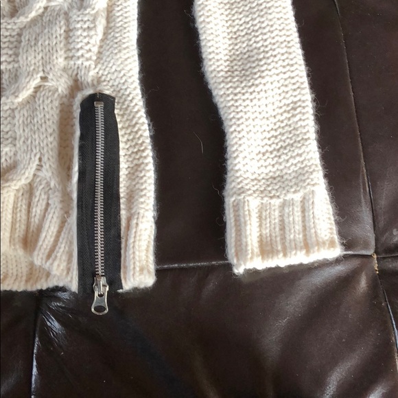 Cable sweater with zippers - Picture 5 of 5